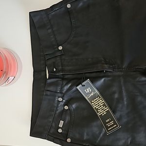 Black sleek and sexy, DG2s never washed tags still on them. Size 2